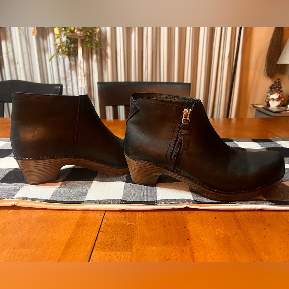 Dansko Max Bootie - size 39